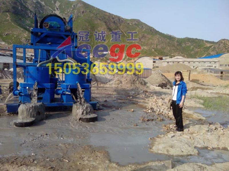 立式手动排矿离心机工作现场 立式手动排矿离心机工作现场